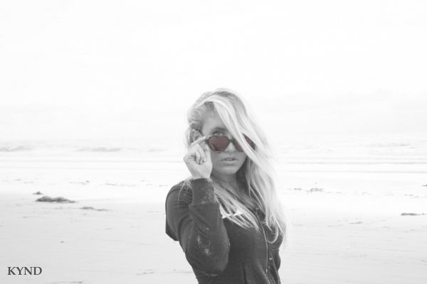 Heartbreakers / Black Sand - Candy Apple Red Lens - Image 4